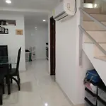 Bright Duplex 2 Bedroom Apartment, Kitchen, Bathroom & Living Room