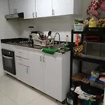 Bright Duplex 2 Bedroom Apartment, Kitchen, Bathroom & Living Room