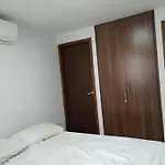 Bright Duplex 2 Bedroom Apartment, Kitchen, Bathroom & Living Room