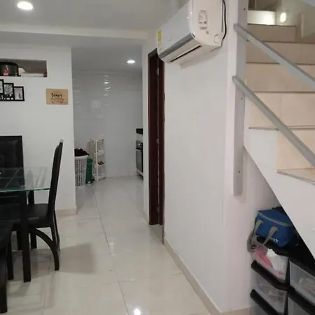 Bright Duplex 2 Bedroom Apartment, Kitchen, Bathroom & Living
