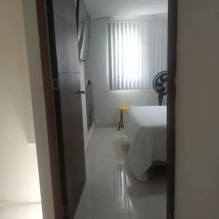 Bright Duplex 2 Bedroom Apartment, Kitchen, Bathroom & Living