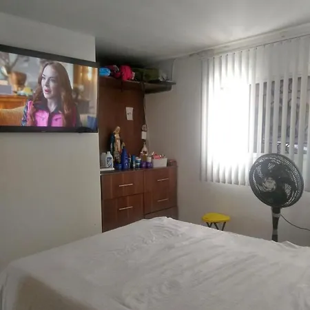 Bright Duplex 2 Bedroom Apartment, Kitchen, Bathroom & Living Apartamento